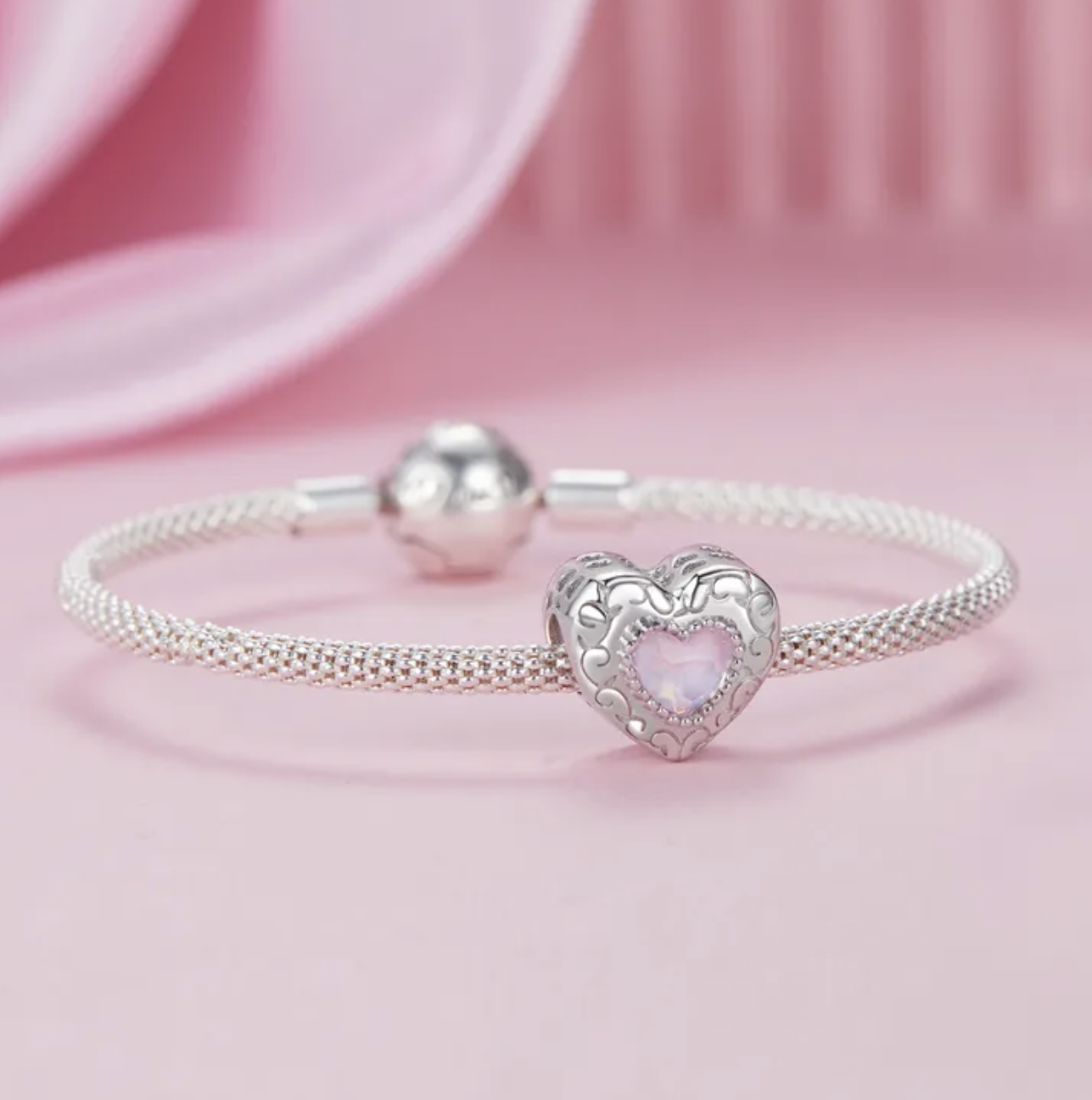 Charm romántico de corazón en plata de ley