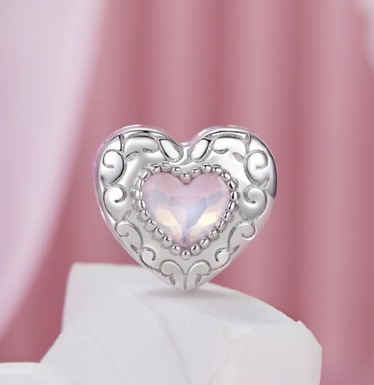 Charm romántico de corazón en plata de ley